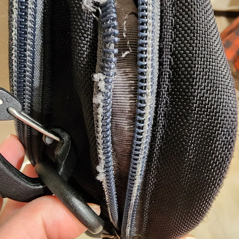 Patagonia Padded Messenger Bag Laptop Carrier Travel Bag Nylon Shoulder Strap